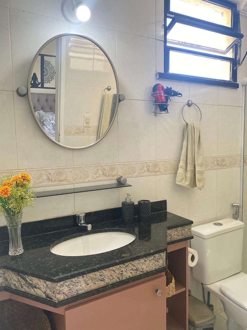 Toilet, Bathroom, towels