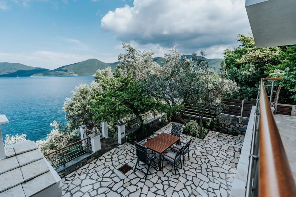 Day, Natural landscape, View (from property/room), Balcony/Terrace, Dining area, Sea view