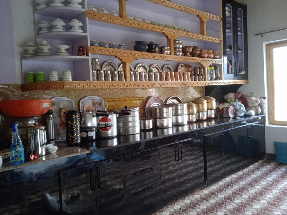 Kitchen or kitchenette, Food and drinks, Food, Drinks