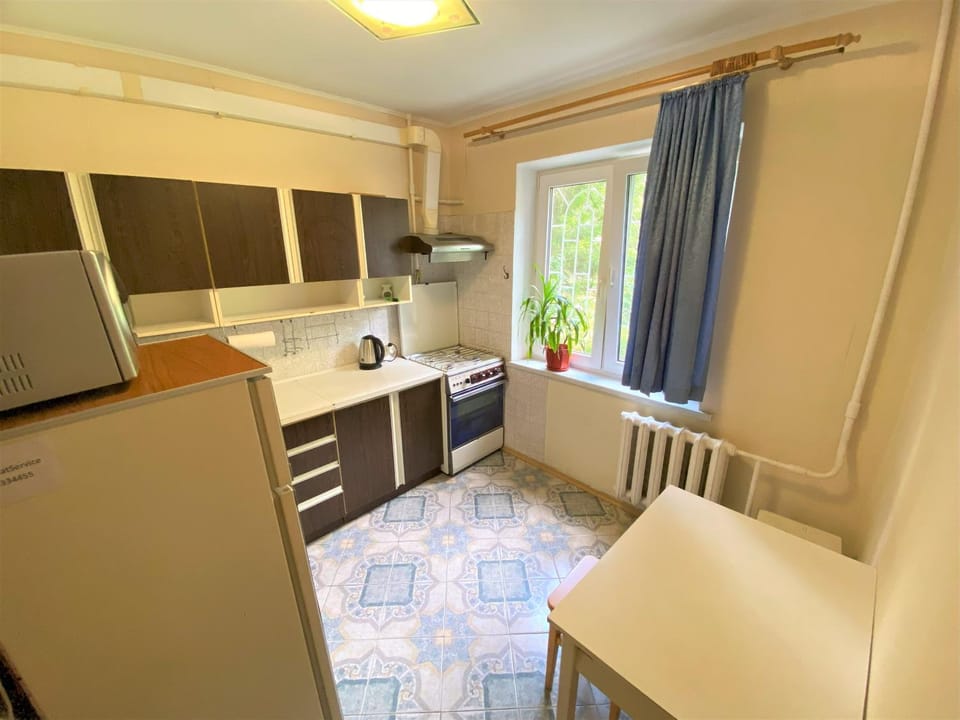 Kitchen or kitchenette, minibar, stove