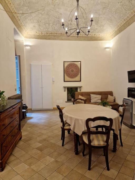 Elegante appartamento in centro. Apartment in Turin