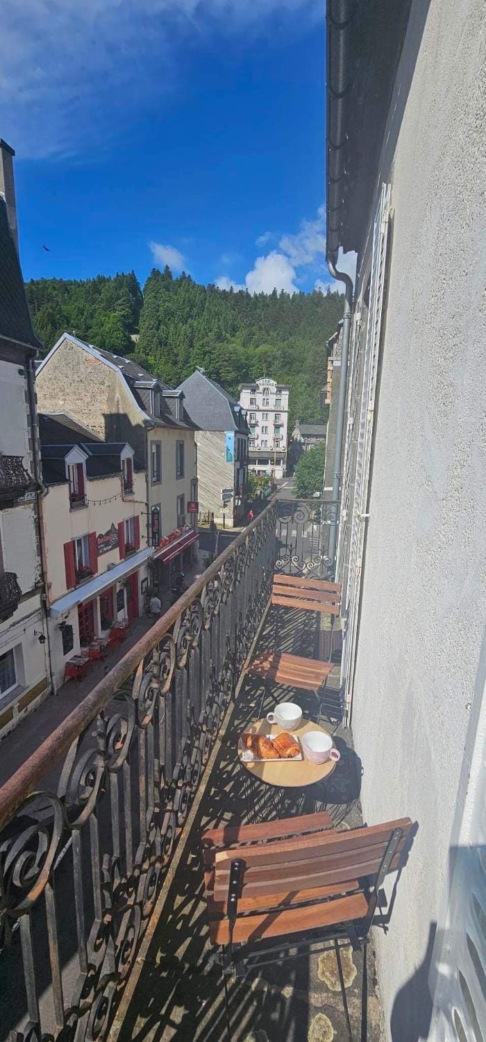 Patio, Day, Natural landscape, View (from property/room), Balcony/Terrace, Dining area, Mountain view