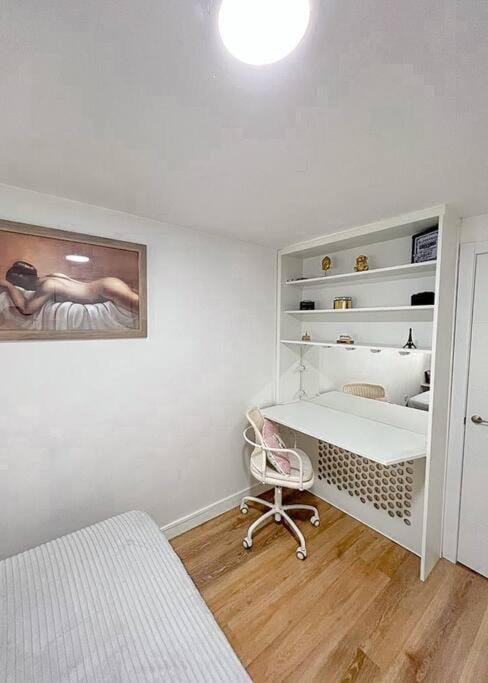 Photo of the whole room, Seating area, Bedroom