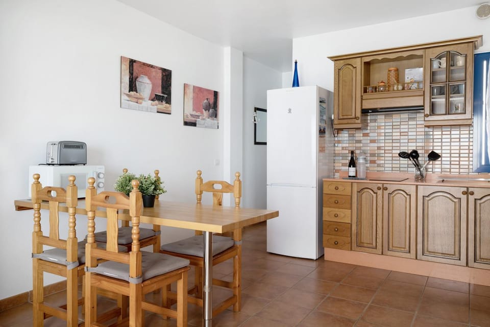 Property building, Kitchen or kitchenette, Living room