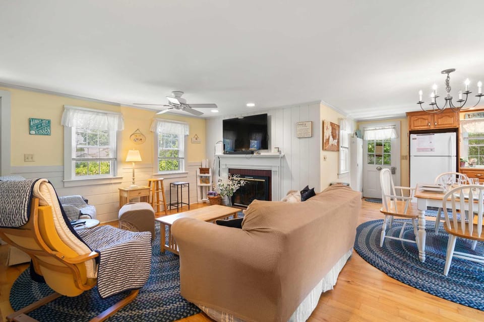 Walk 3 Mins to Private Assoc Beach House in South Yarmouth