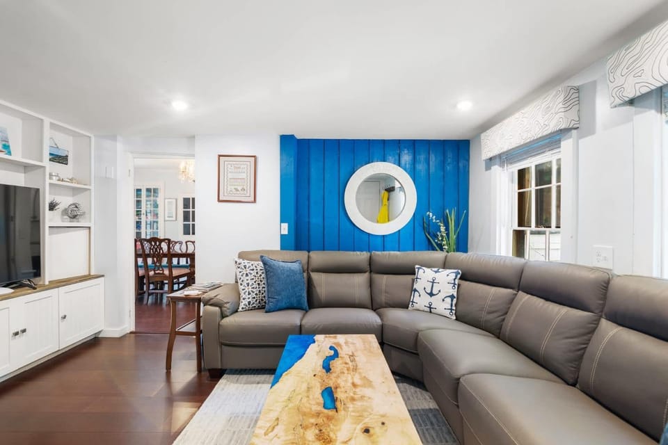 Shopping Restaurants 6 mins to Beach AC House in Yarmouth Port