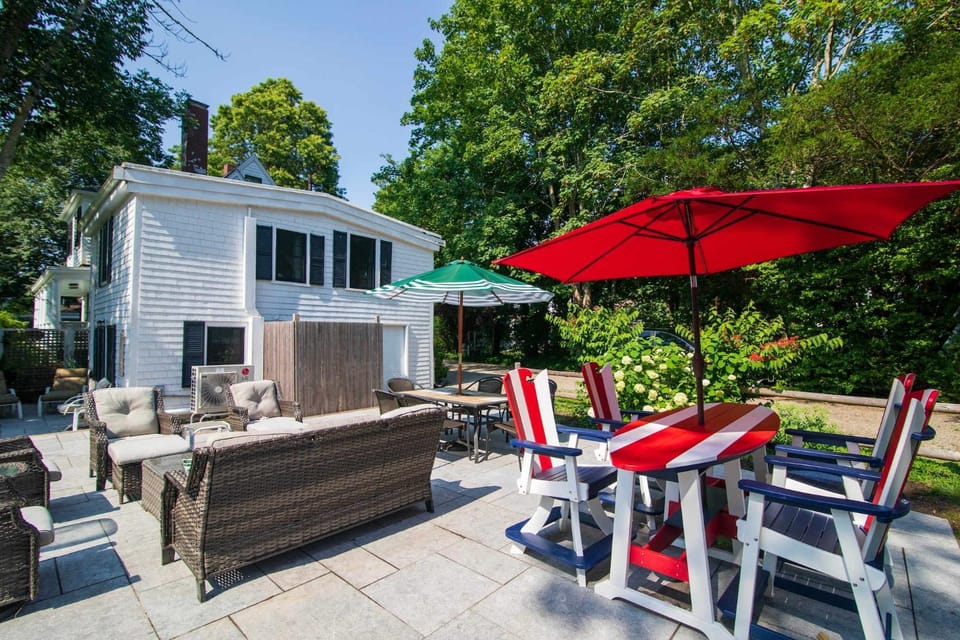 Shopping Restaurants 6 mins to Beach AC House in Yarmouth Port