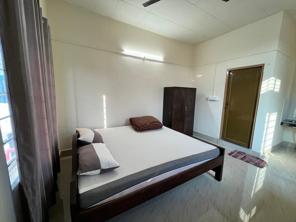 Bed, Photo of the whole room, Bedroom, wardrobe