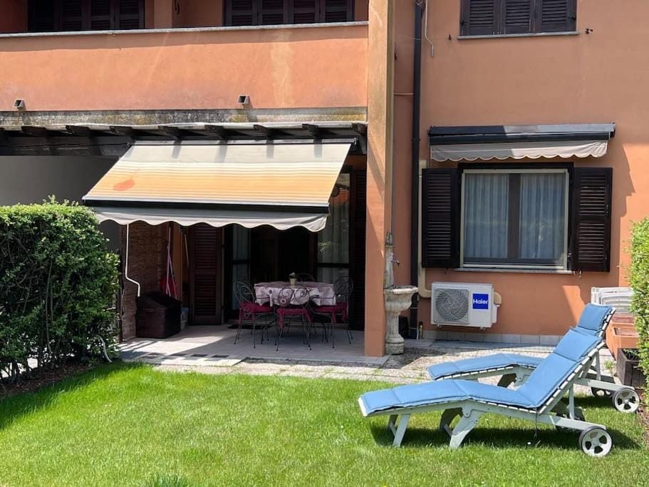 Property building, Garden, Garden view, sunbed