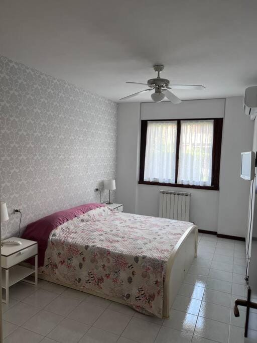 Bed, Photo of the whole room, Bedroom, fireplace