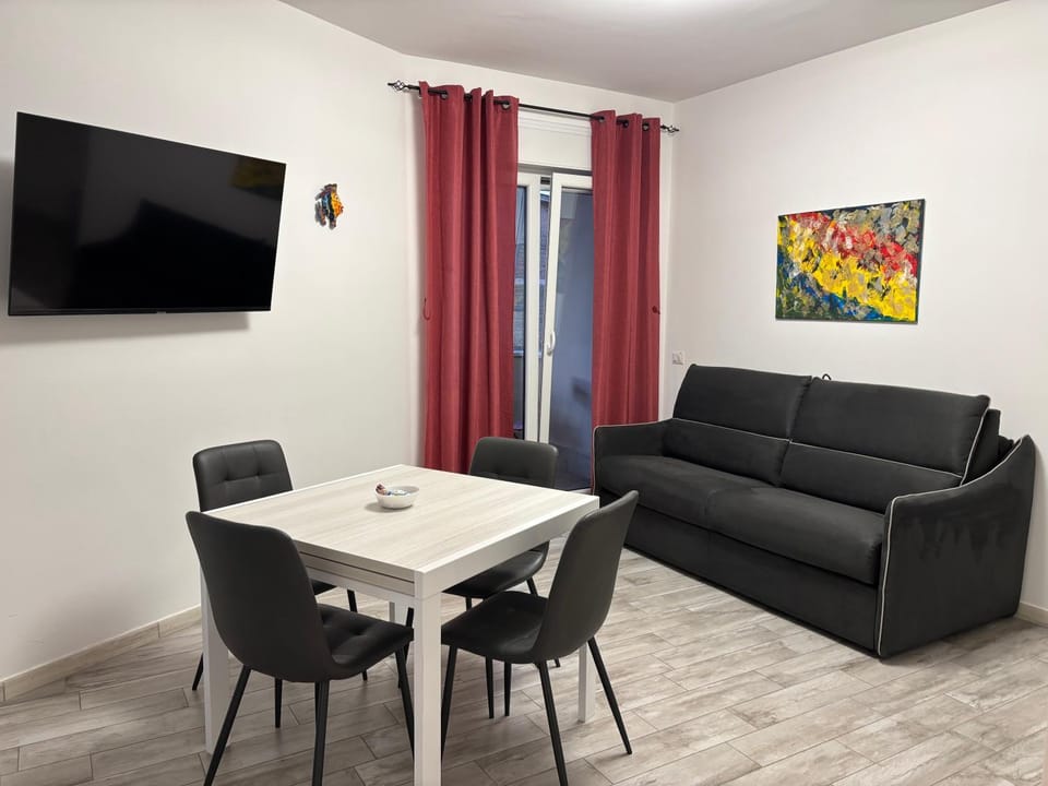 Day, Living room, Seating area