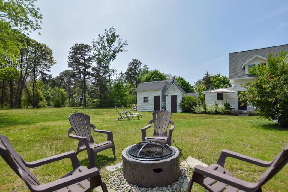 Multi-Dwelling 1 Mile to Nantucket Sound House in Dennis Port