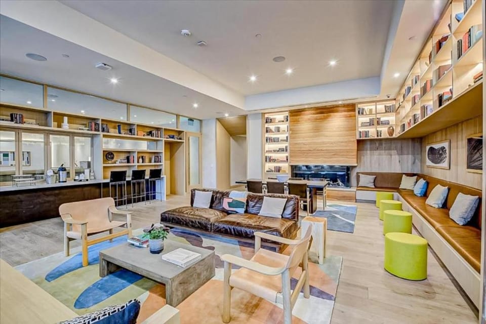 Communal lounge/ TV room