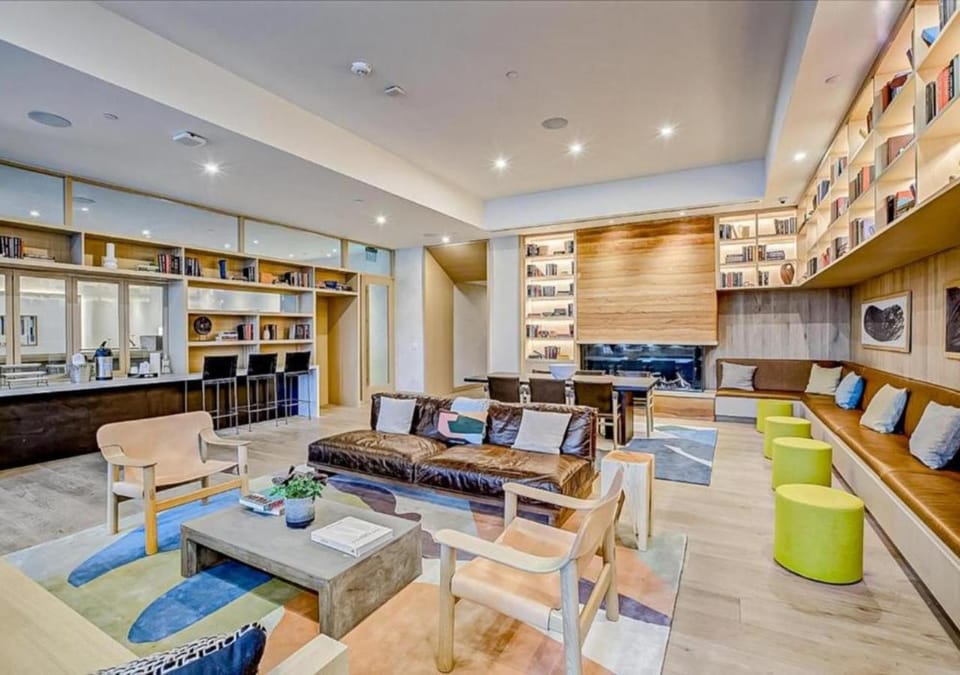 Communal lounge/ TV room