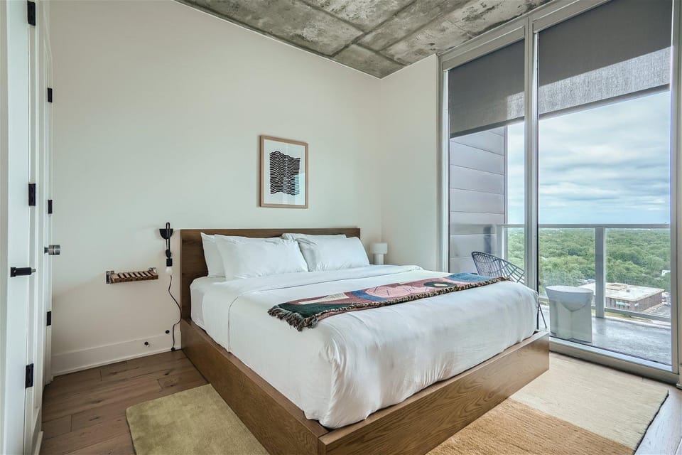 Bed, Natural landscape, Photo of the whole room, Bedroom