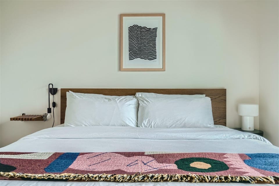 Photo of the whole room, Bedroom