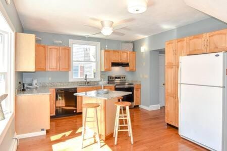 400 Yards to the Beach Dogs Welcome House in Dennis Port