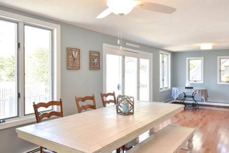 400 Yards to the Beach Dogs Welcome House in Dennis Port