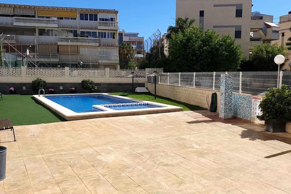 Property building, Day, Pool view, Swimming pool