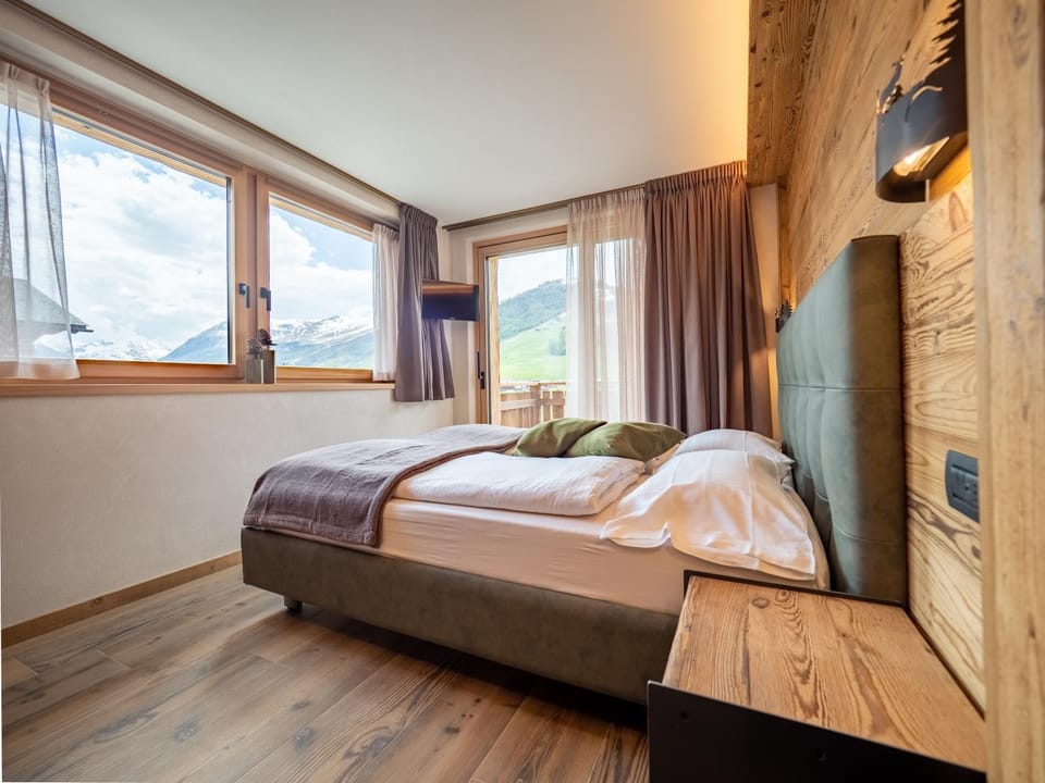 Deschana Lodge Apartment in Canton of Grisons