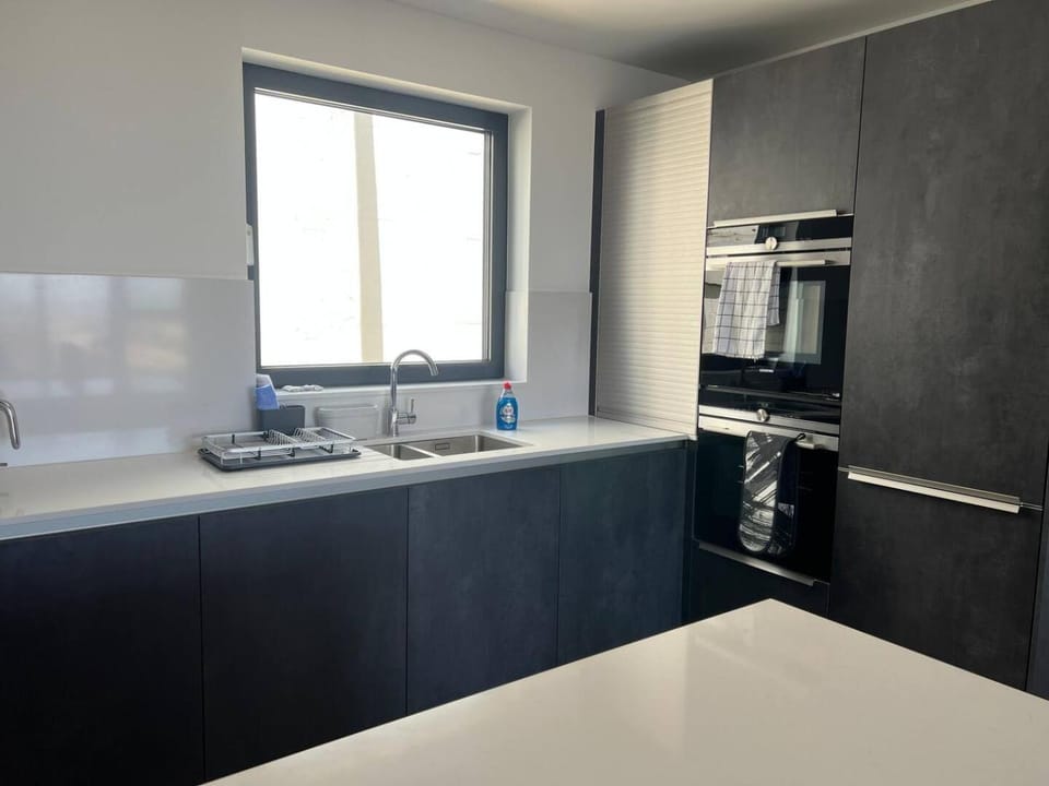 Kitchen or kitchenette, pet friendly, stove
