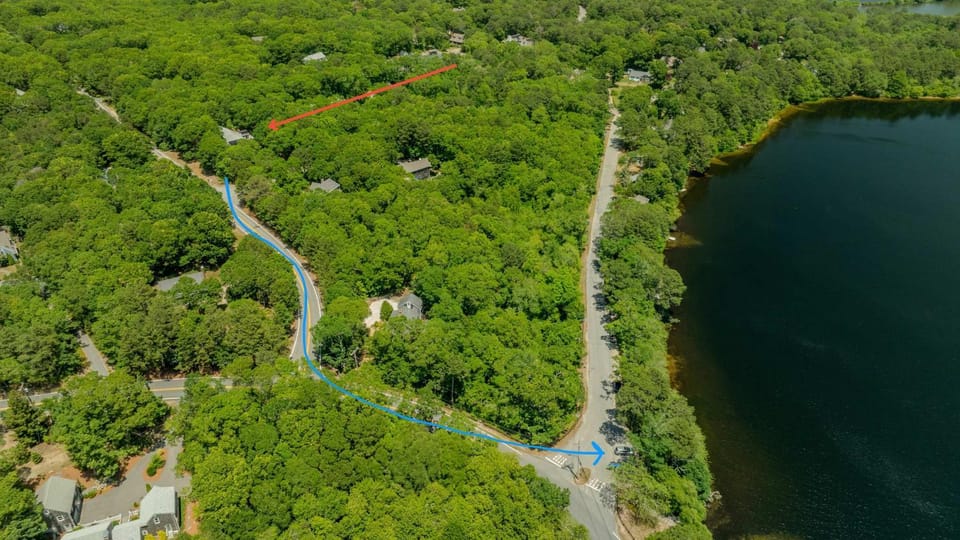 Classic Home close to Ponds Dog Welcome House in Brewster