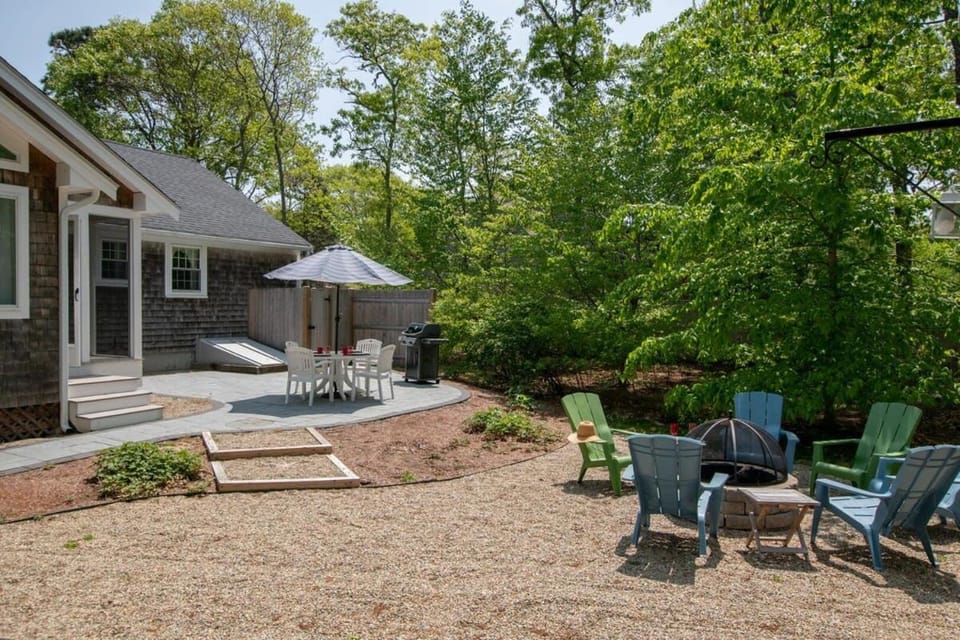 Spacious Home by Beach Dog Welcome House in Brewster