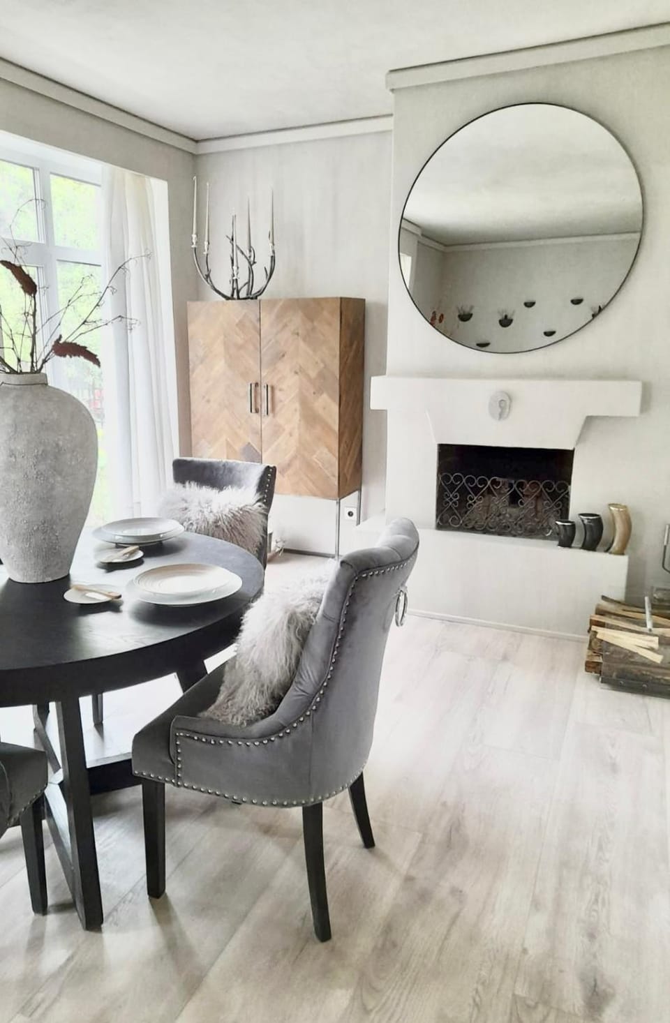 Living room, Seating area, Dining area