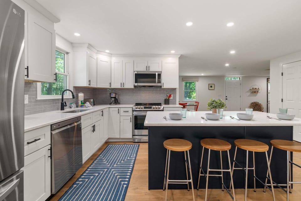 Spacious Home with Private In-Ground Pool House in Brewster