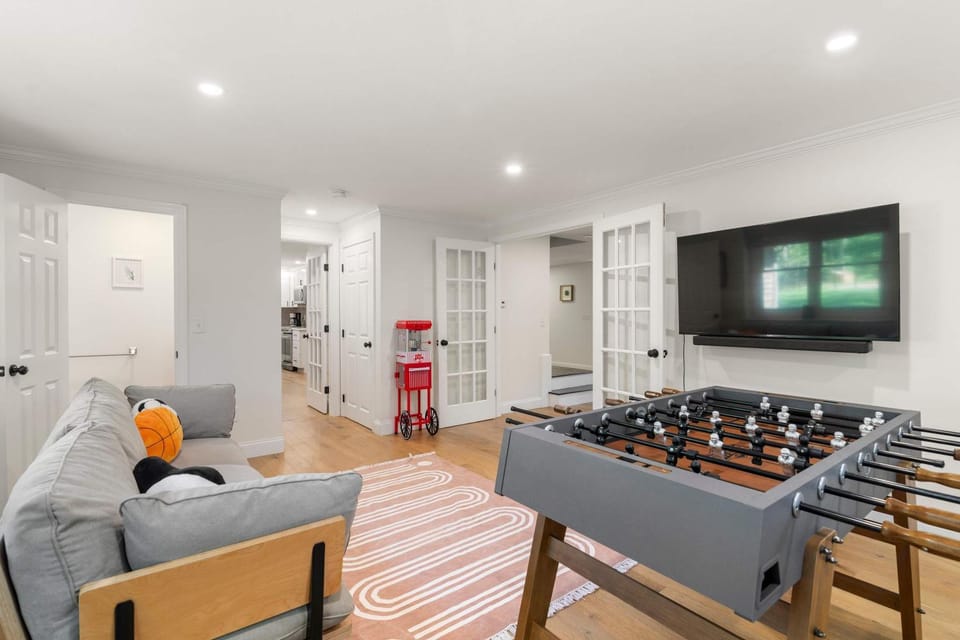 Spacious Home with Private In-Ground Pool House in Brewster
