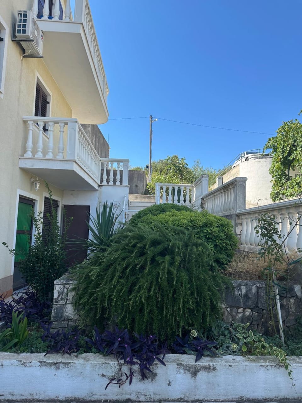 Property building, Day, Garden, Garden view