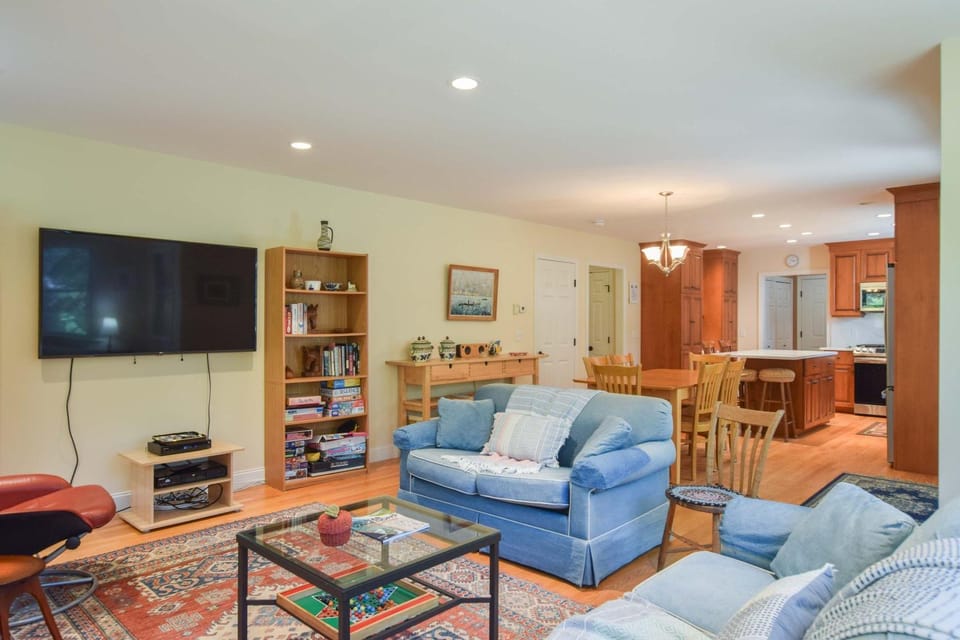 Beautiful Family Home Walk to Beach House in North Eastham