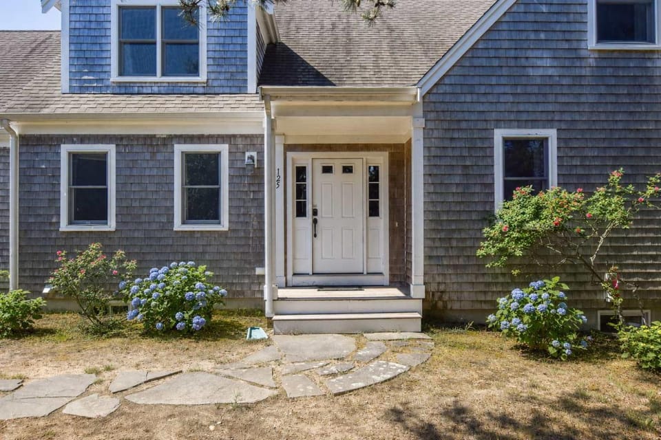 Beautiful Family Home Walk to Beach House in North Eastham