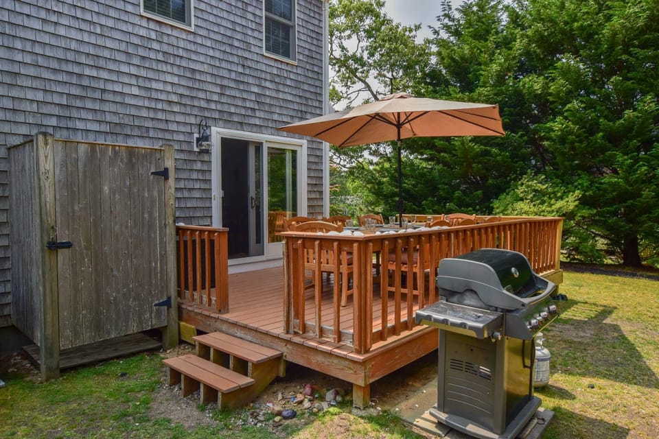 Spacious w Beautiful Yard & Dogs Welcome House in Harwich