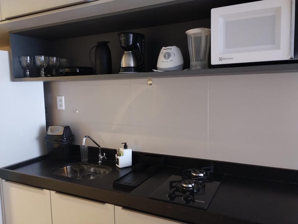 Coffee/tea facilities, Kitchen or kitchenette, stove