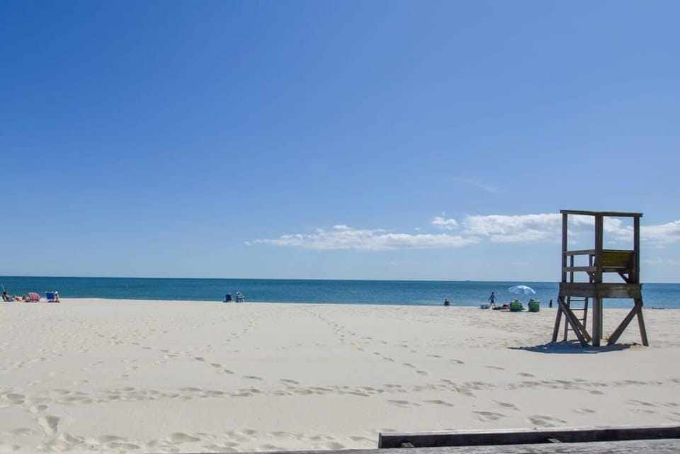 5 Min Walk to Red River Beach House in Harwich