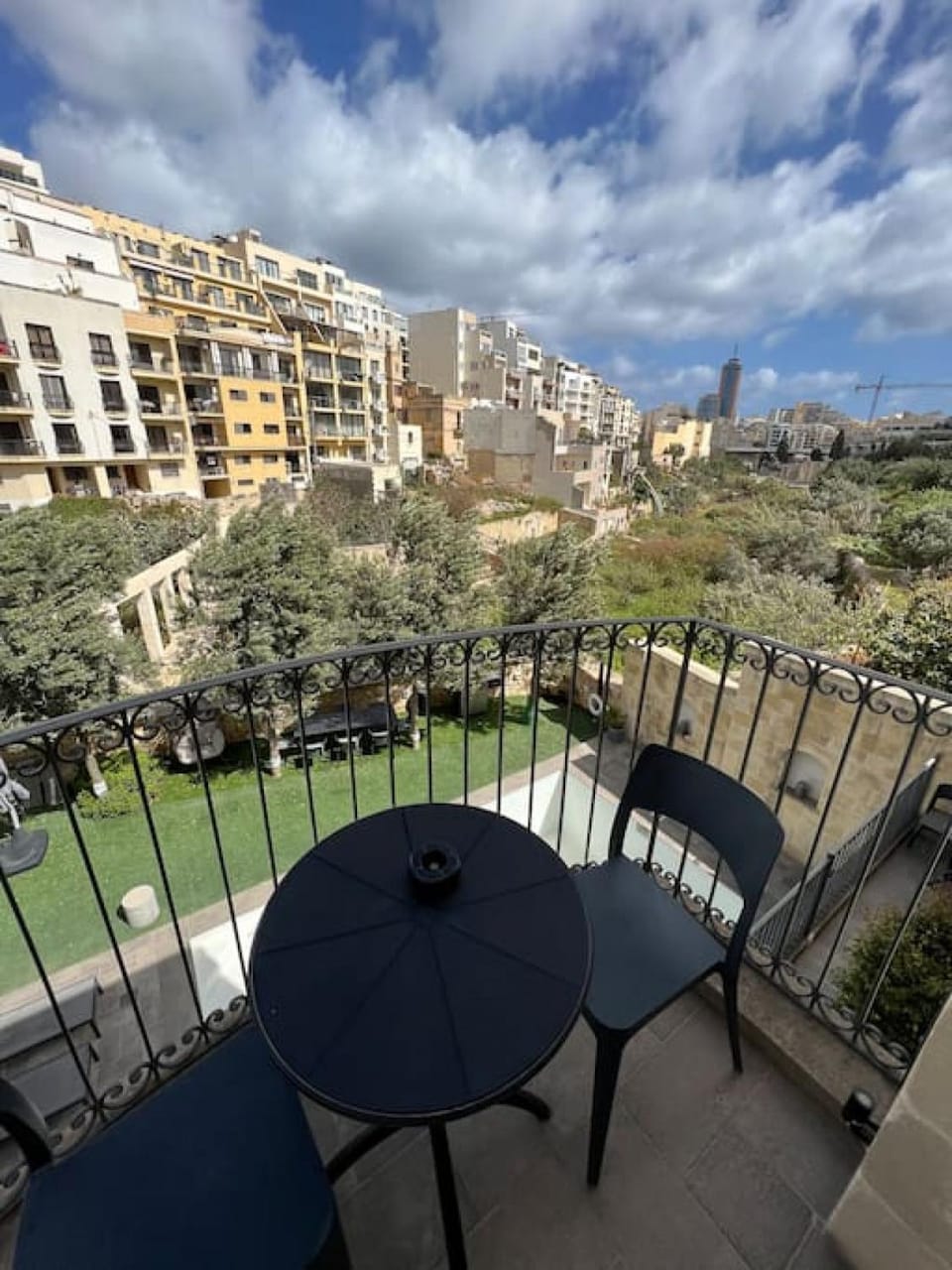Property building, Natural landscape, View (from property/room), Balcony/Terrace, Seating area, City view