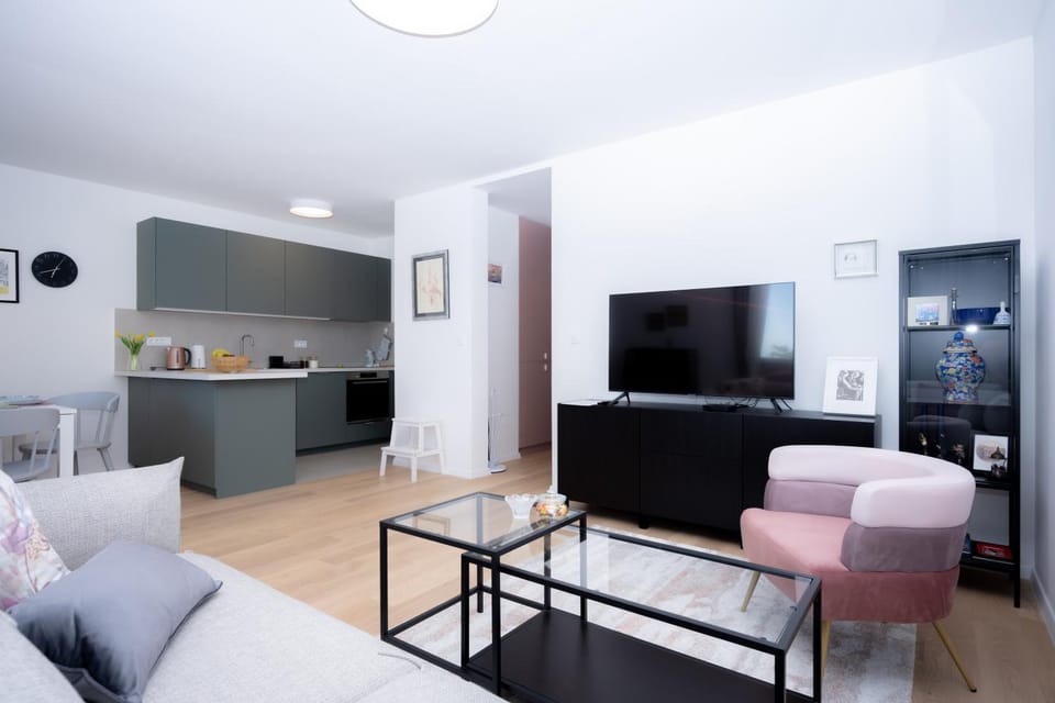 Communal lounge/ TV room, TV and multimedia, Living room, Photo of the whole room, Evening entertainment