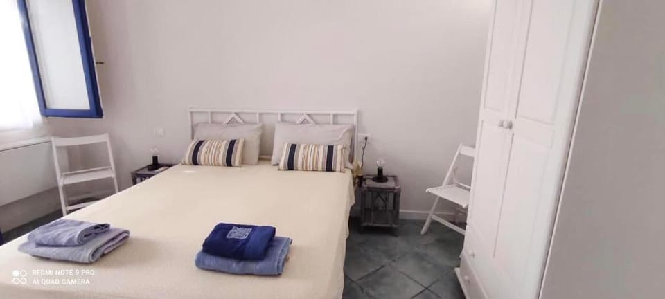 Bedroom, towels, wardrobe