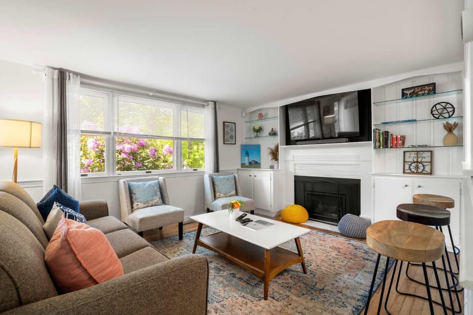 Deeded Pond Access Ping Pong House in Brewster
