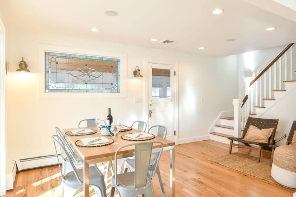 2 Min Walk to the Ocean Central A C House in Harwich