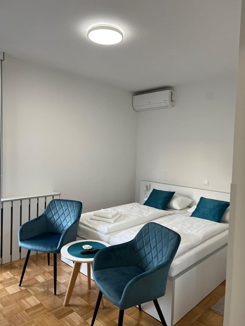 Bed, Bedroom, towels, air conditioner