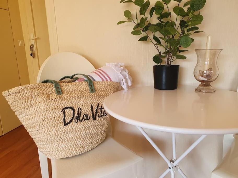 Le Garavan, Superbe studio vue mer et vieux Menton Apartment in Menton