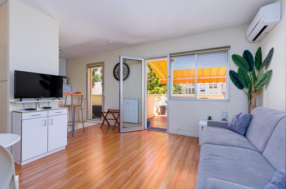 Le Garavan, Superbe studio vue mer et vieux Menton Apartment in Menton