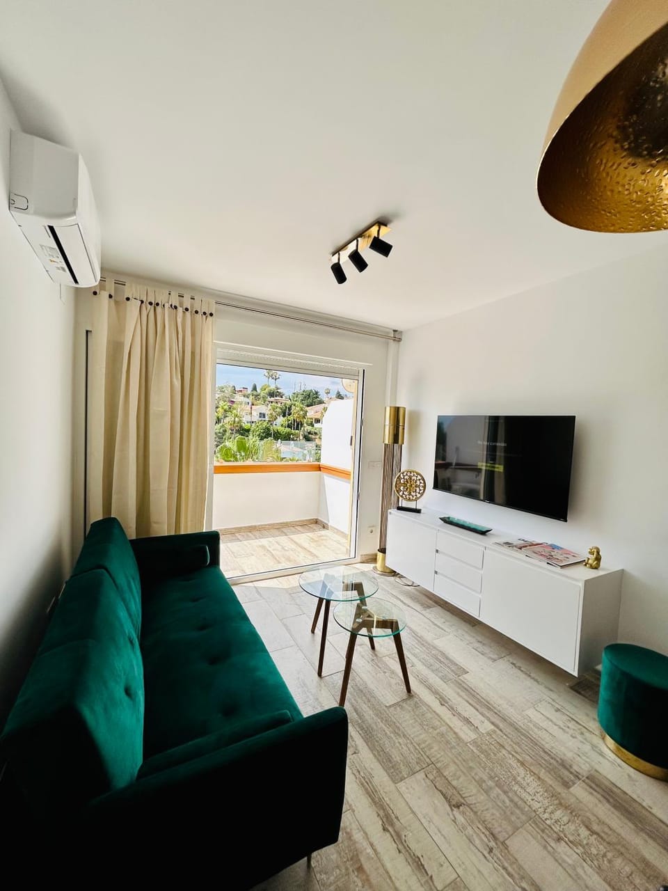Communal lounge/ TV room, TV and multimedia, Living room, Evening entertainment