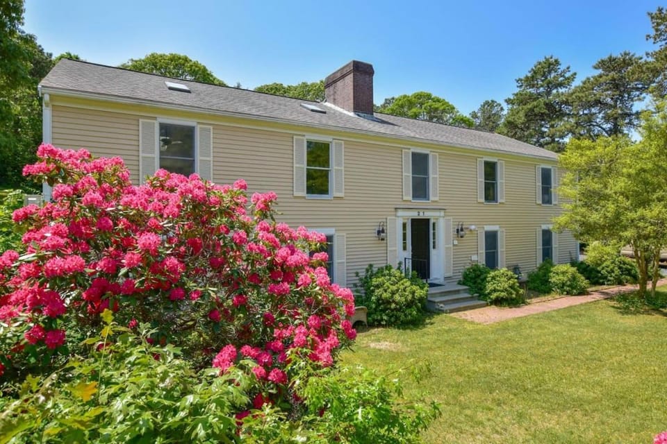 Large Home w Fire Pit and Dogs Welcome House in Harwich