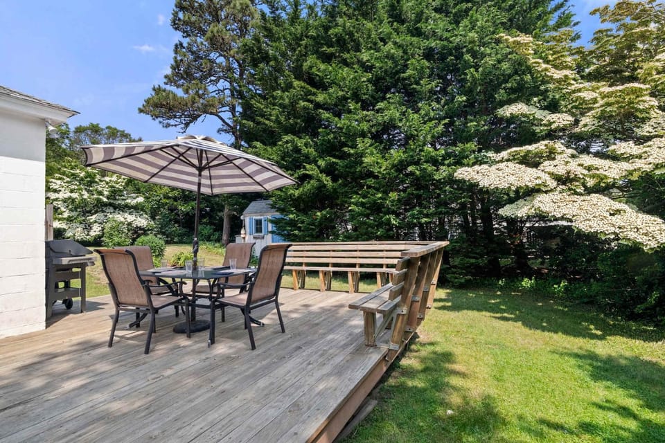 Updated Beach House Deck Outdoor Shower! House in South Chatham