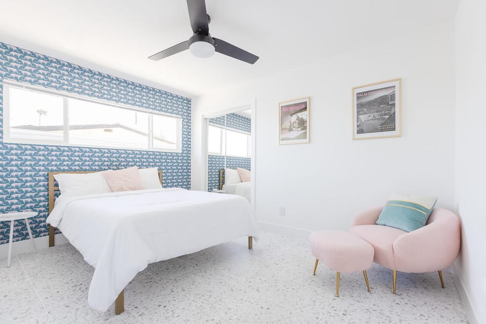 Bed, Photo of the whole room, Bedroom, fireplace