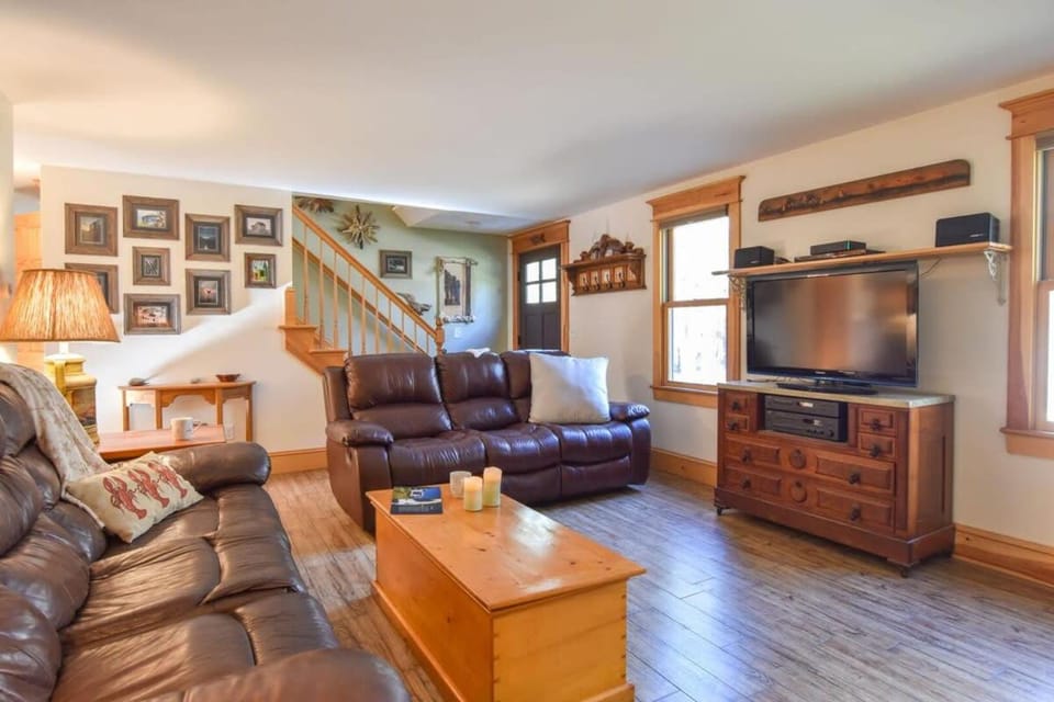 Beautiful Home w Artistic Flair House in South Chatham