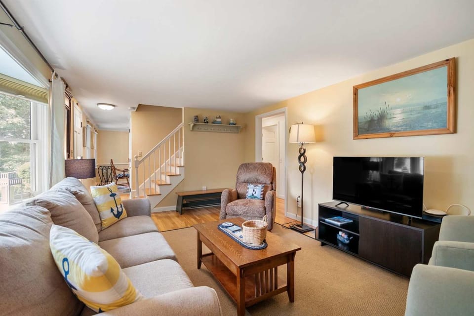 Sun Room Beaches and Dog Welcome House in South Chatham